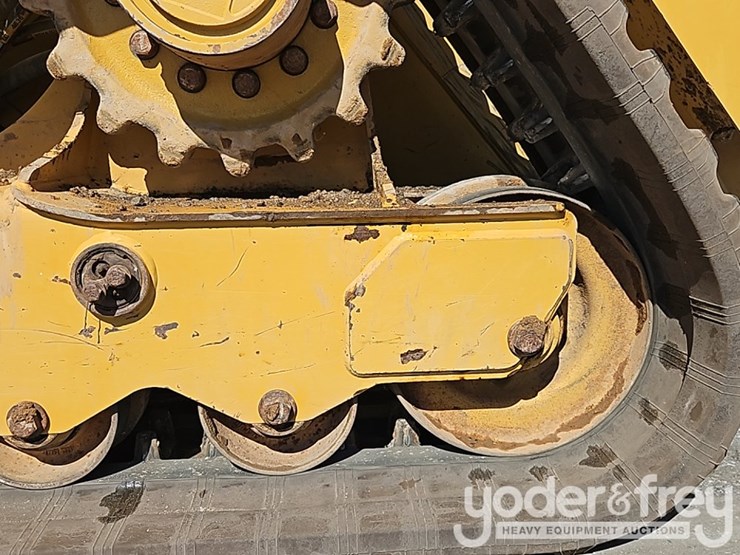 2020-caterpillar-299d3-image-16