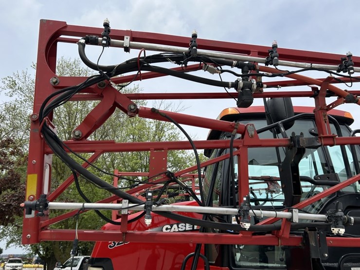 2014-case-ih-3200b-image-31