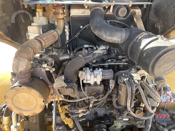 2015-deere-324k-image-21