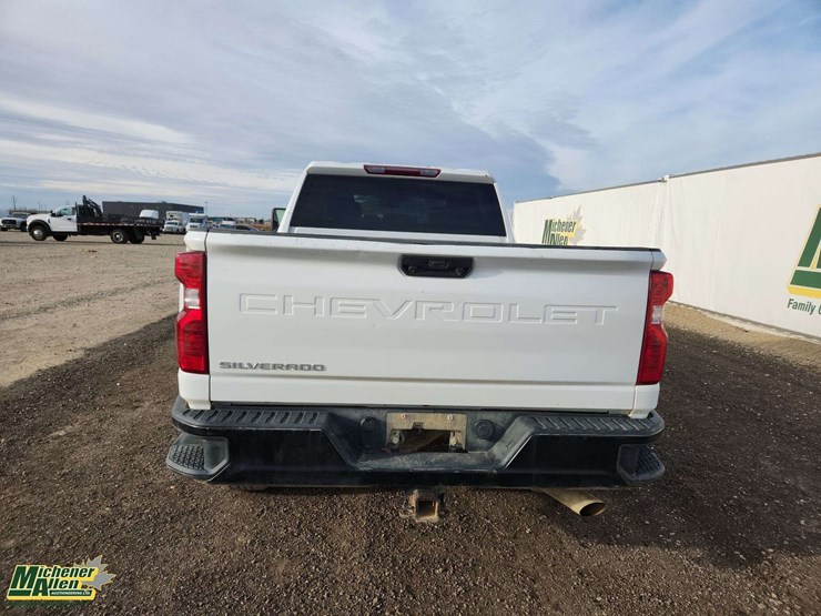 2020-chevrolet-silverado-2500hd-image-22