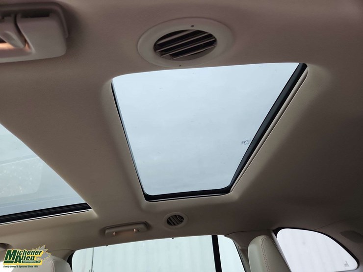 2012-lincoln-mkt-image-16