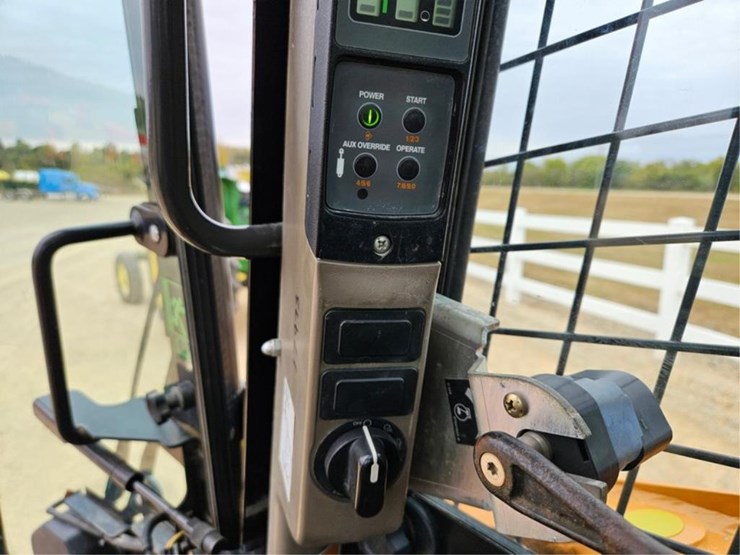 #3068-•-case-sr280-skid-loader-image-25