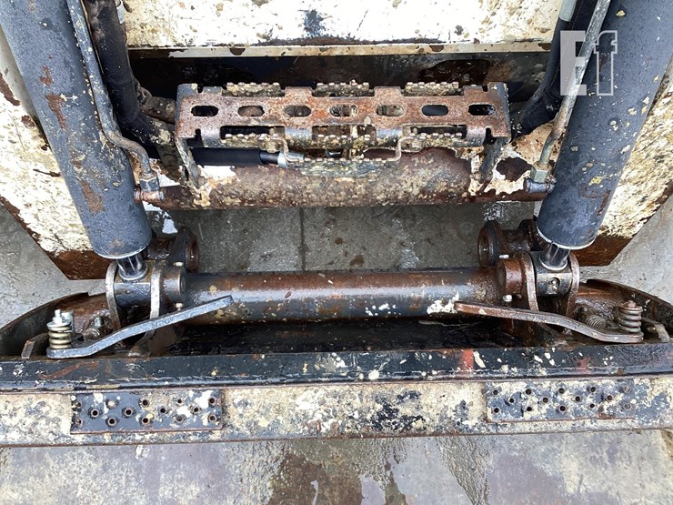 2015-bobcat-s650-image-10