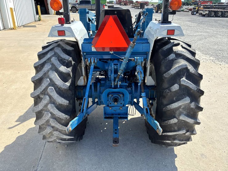 new-holland-2120-image-31