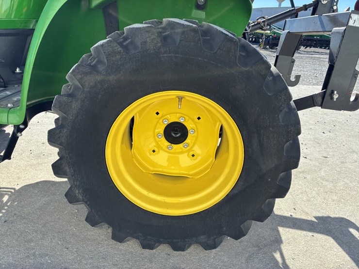 2018-john-deere-3038e-image-36