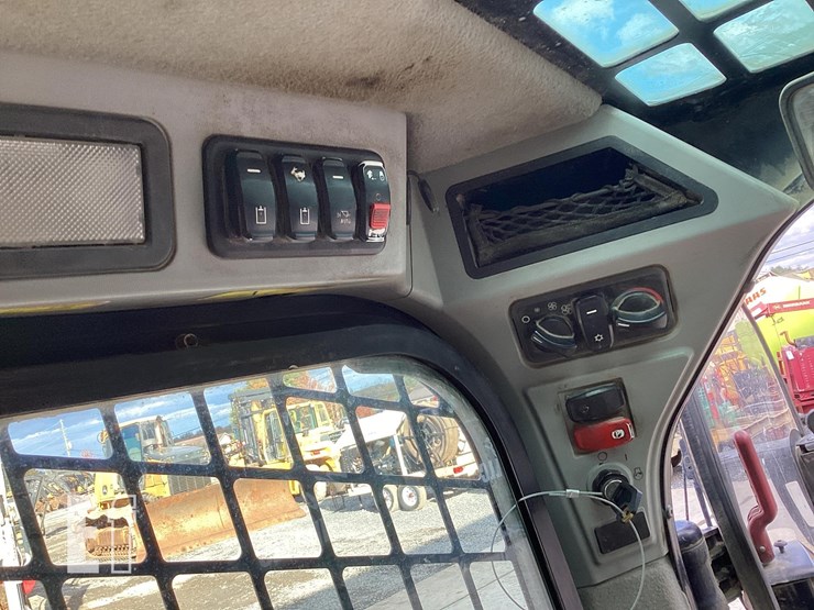 2020-caterpillar-259d3-image-18