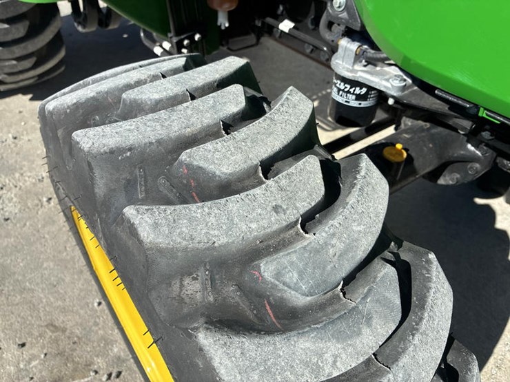 2018-john-deere-3038e-image-30