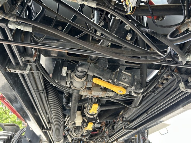 2014-case-ih-3200b-image-78