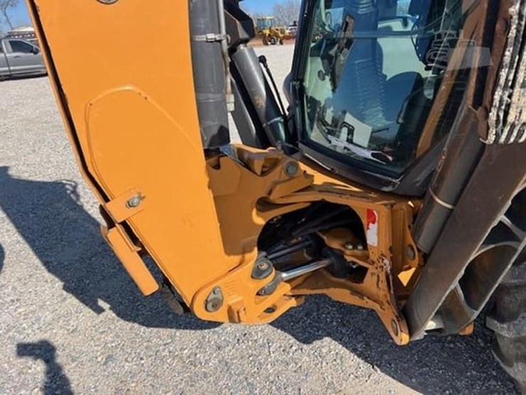 2017-case-580sn-image-11