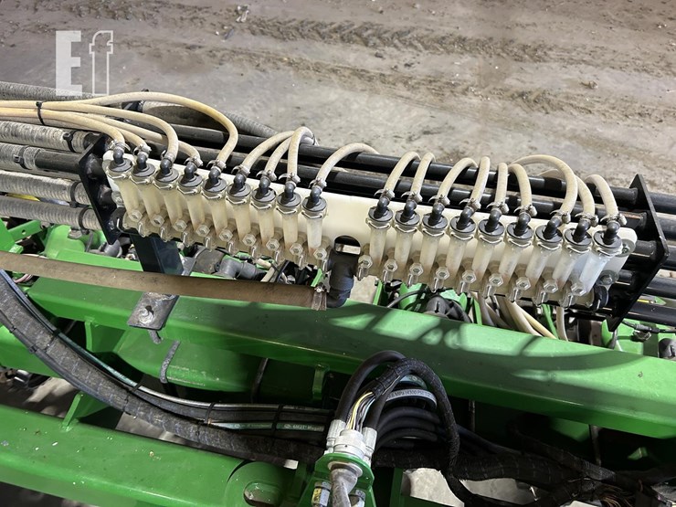 2014-john-deere-db60-image-36