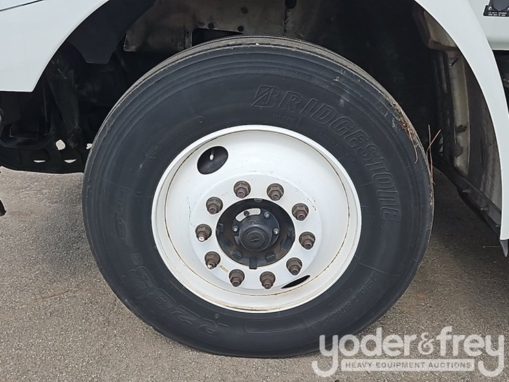 2017-international-8600-image-6