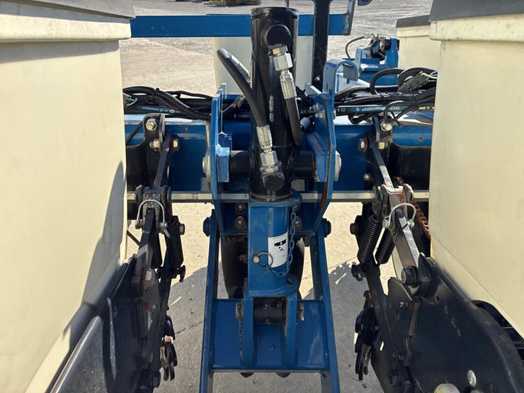 2014-kinze-3000-image-48
