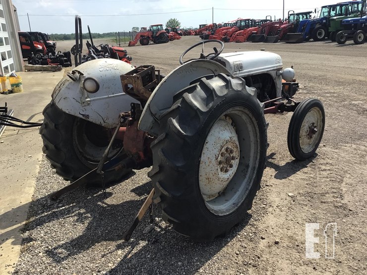 1952-ford-8n-image-6