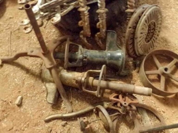 vintage-metal-items-image-3