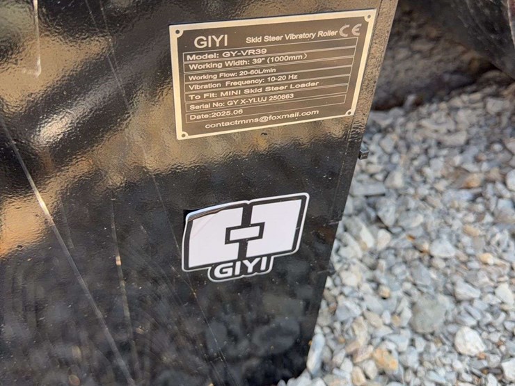 giyi-skid-steer-vibratory-roller-image-3