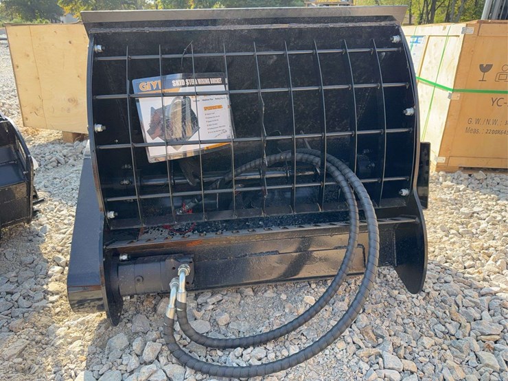 mini-skid-steer-mixing-bucket-image-1