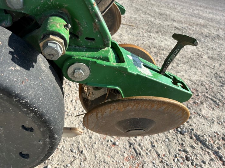 2004-john-deere-1790-image-13