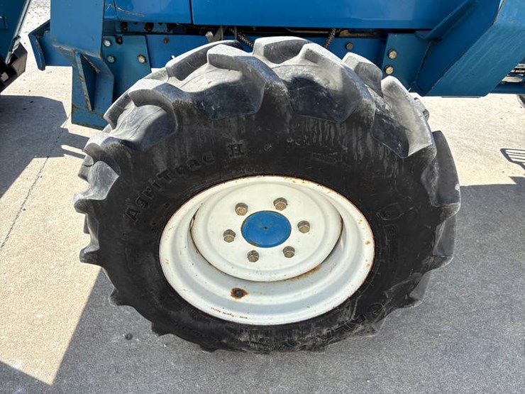 new-holland-2120-image-45