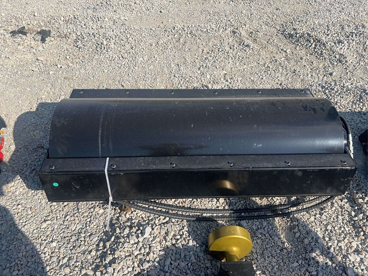 skid-steer-vibratory-roller-image-2