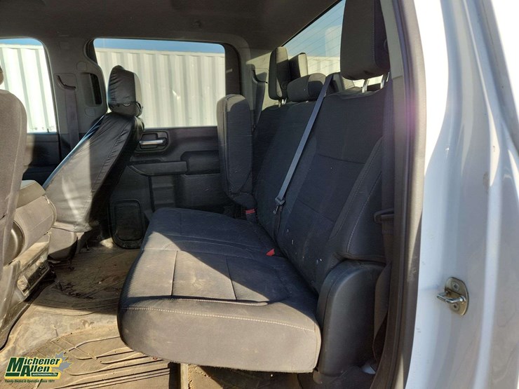 2021-chevrolet-silverado-2500hd-image-17