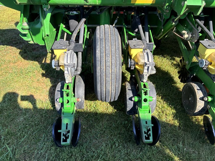 2011-john-deere-1790-image-18