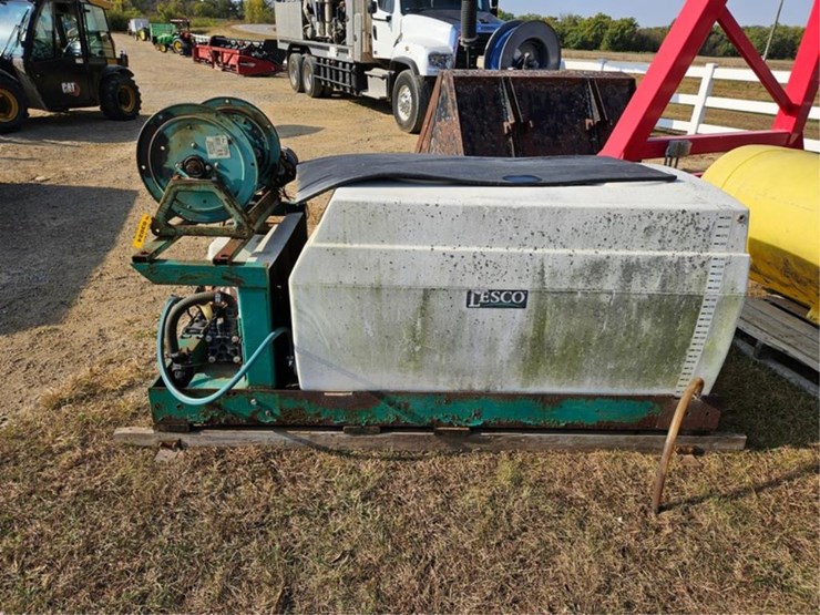 #3024-•-lesco-200-gallon-slide-in-sprayer-image-2