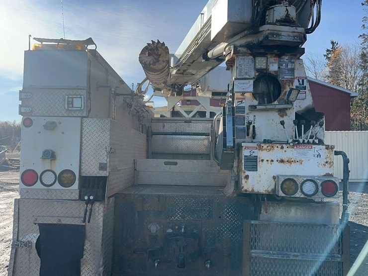 2012-international-7400-image-6