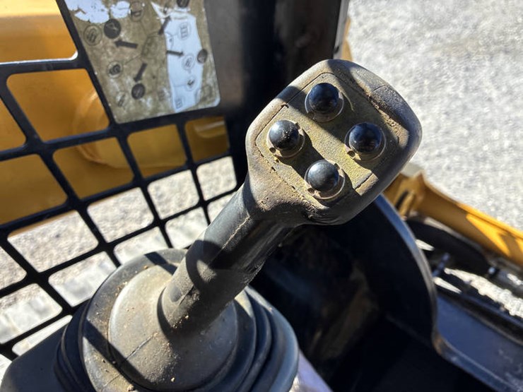 2018-caterpillar-259d-image-30