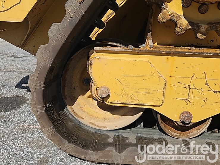 2020-caterpillar-299d3-image-10