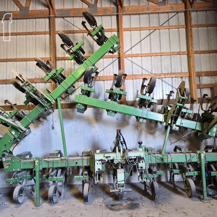 JOHN DEERE 856