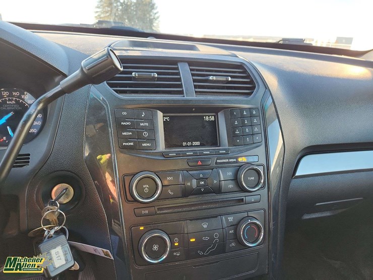 2017-ford-explorer-image-11