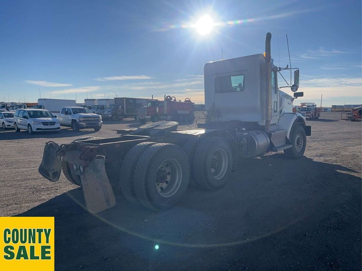 2016-kenworth-t800-image-4