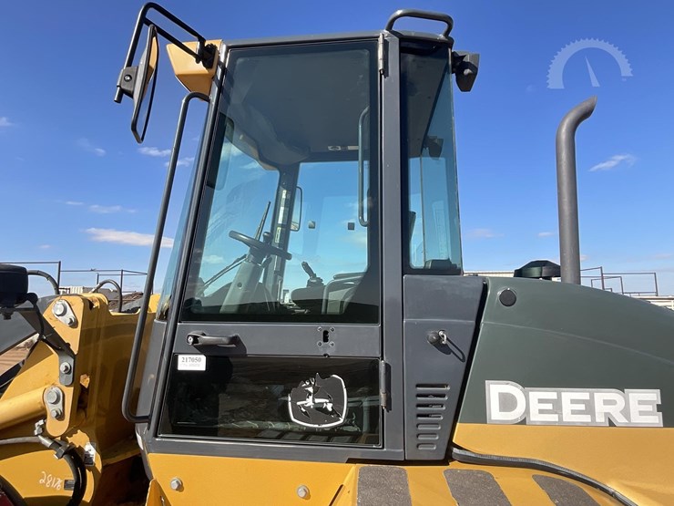 2015-deere-324k-image-12