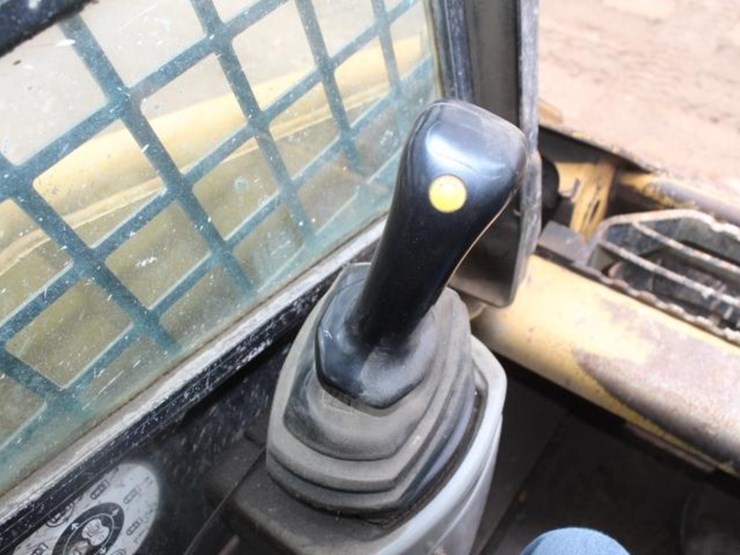 2001-caterpillar-216-image-10