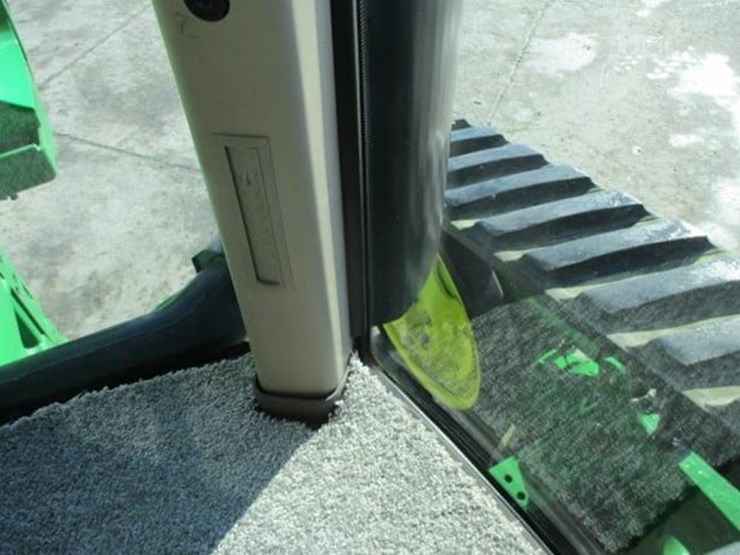 2013-john-deere-8360rt-image-37