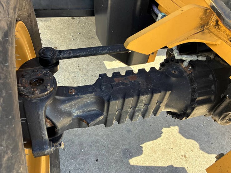 2015-caterpillar-tl943c-image-46