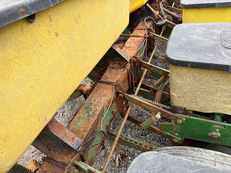 john-deere-7000-image-10