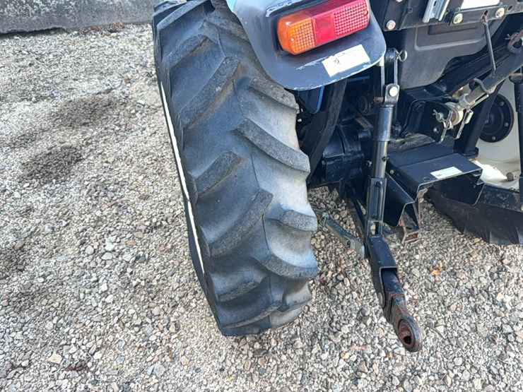 new-holland-boomer-30-image-12