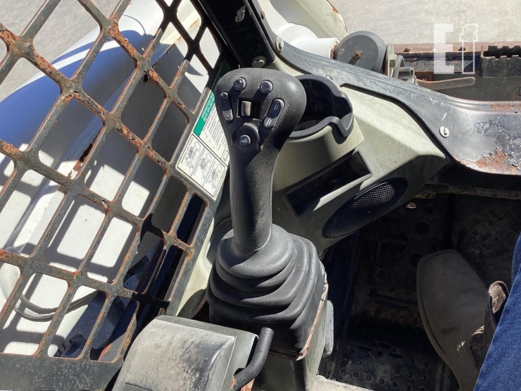 2012-bobcat-s850-image-13