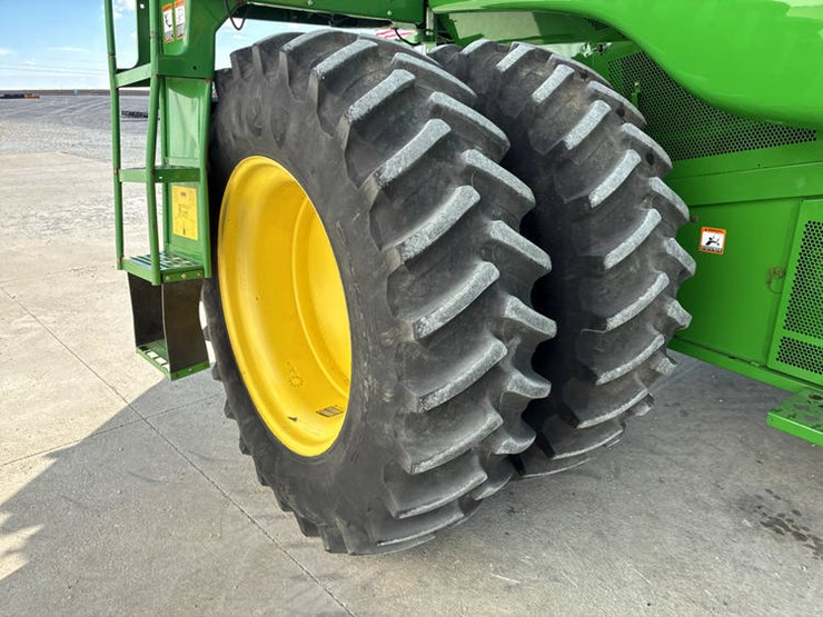 2009-john-deere-9770-sts-image-43