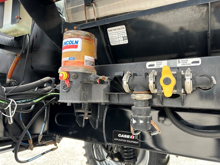 2014-case-ih-3200b-image-100