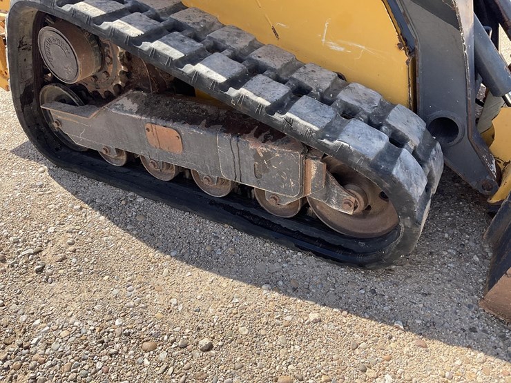 2015-deere-323e-image-5