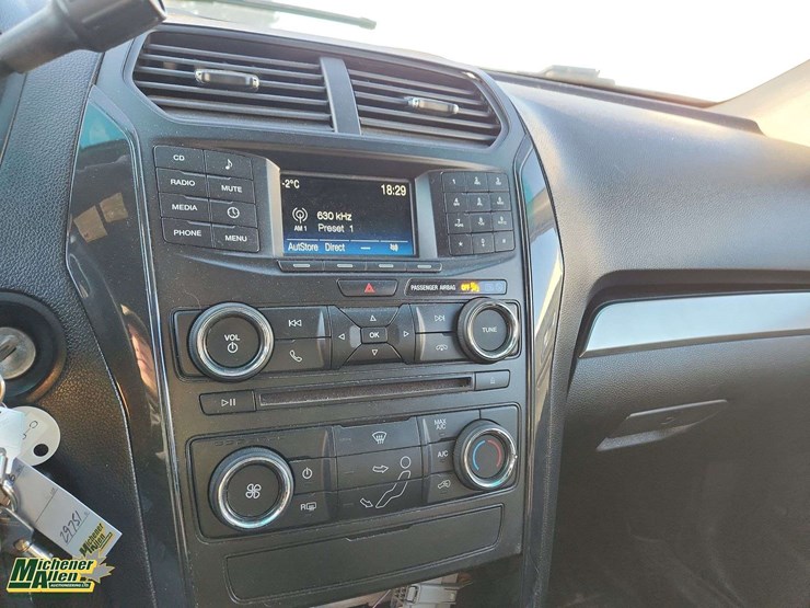 2017-ford-explorer-image-12