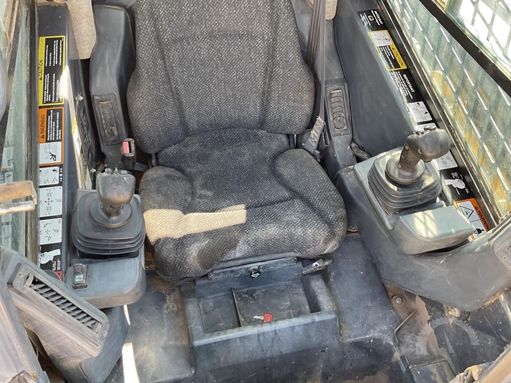 2015-deere-323e-image-27