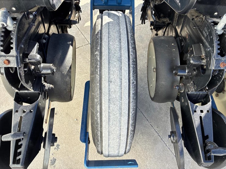 2014-kinze-3000-image-50