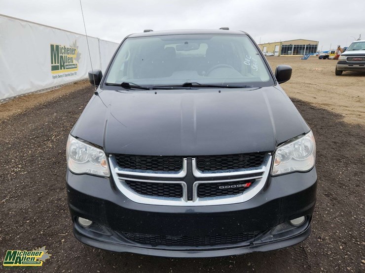 2016-dodge-grand-caravan-crew-image-8