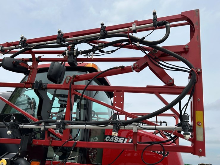 2014-case-ih-3200b-image-12