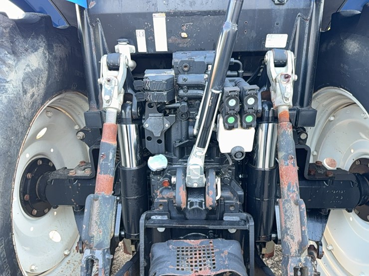 new-holland-t6070-image-47