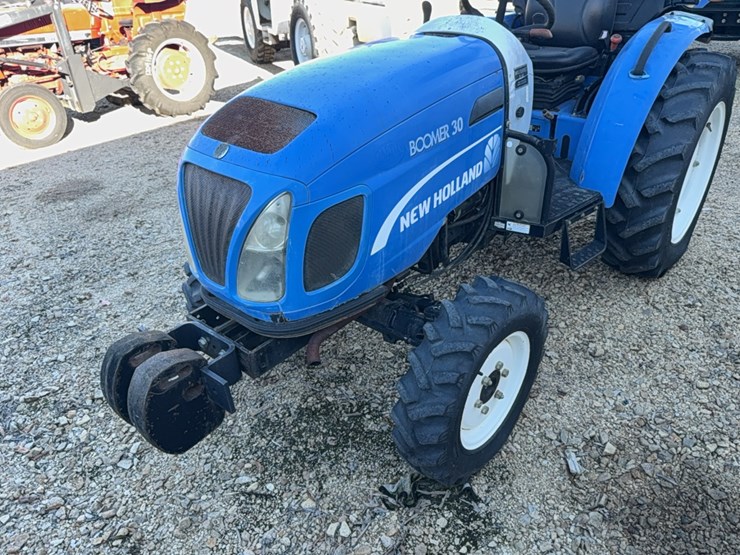 new-holland-boomer-30-image-3