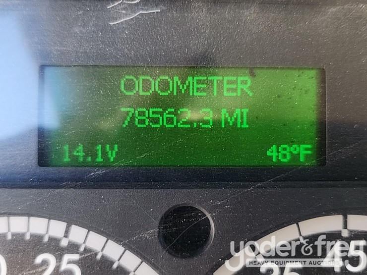 2016-freightliner-m2-106-image-23